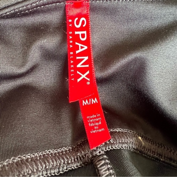 SPANX Ready To Wow Black Shiny Faux Leather Leggings Medium Stretch Comfortable - Picture 9 of 10